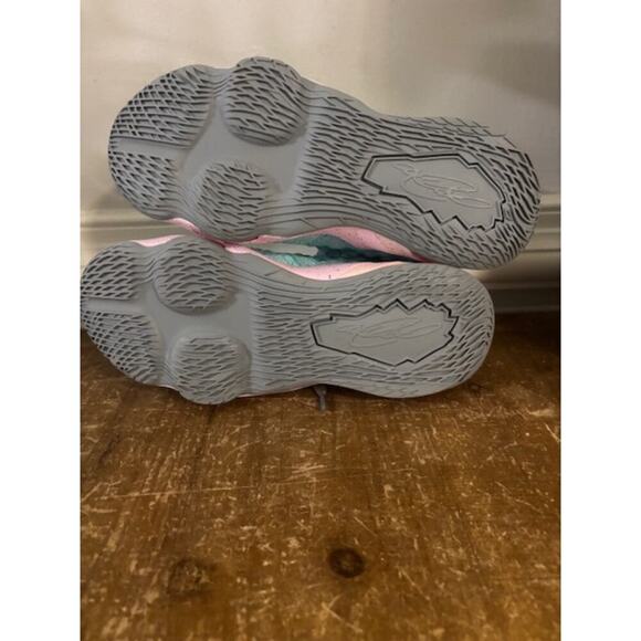 Nike LeBron XVII 17 GS South Beach Miami Green Pink BQ5594 444 5Y 6.5 Women - Picture 8 of 10